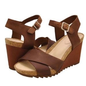 Clarks New  Flex Sun Women's Brown Leather Wedge Sandal Platform Heels Size 10